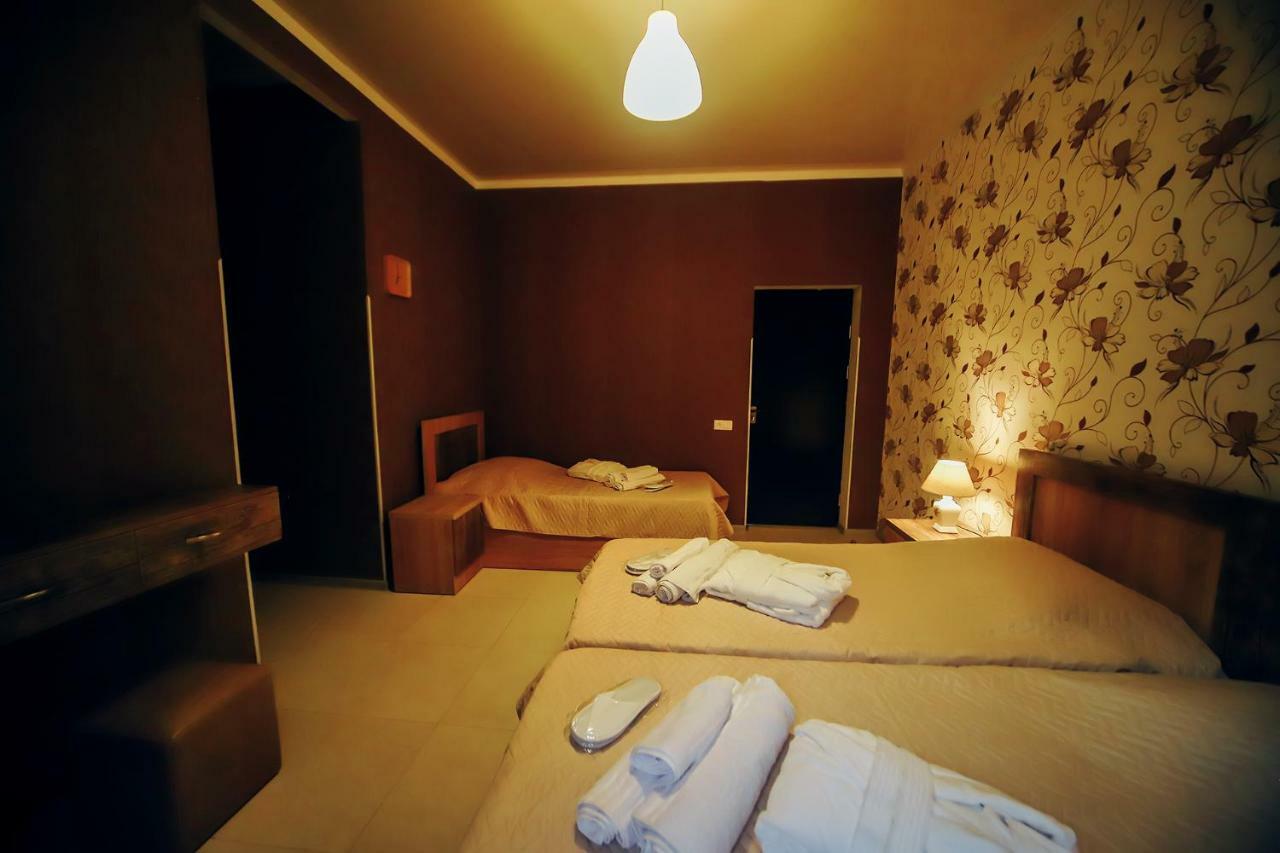 Guest House Royal Comfort With Terrace Kutaisi Eksteriør bilde